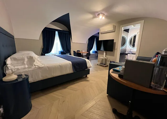 Rome Luxury Blue Suites- Love